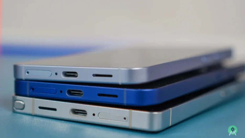 iPhone 16 vs Galaxy S25 (2025): Specs, Camera, Battery & Price Samsung Galaxy and iPhone 16 Charging base port