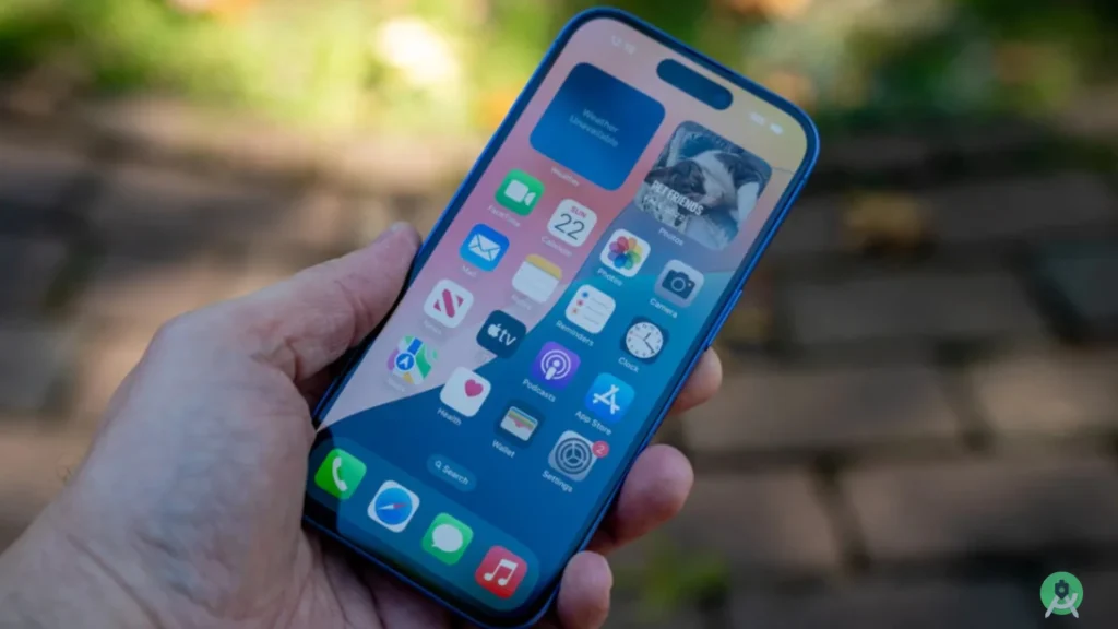 iPhone 16 vs Galaxy S25 (2025): Specs, Camera, Battery & Price iPhone 16 front design