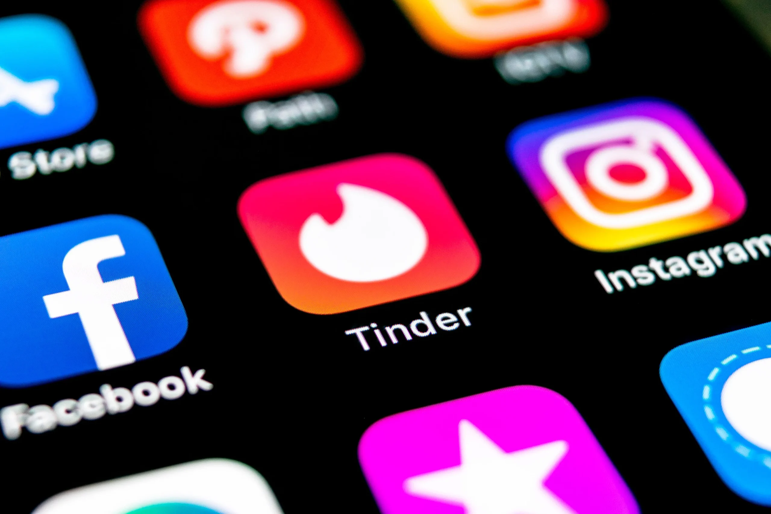 which-social-media-apps-drains-battery-fast which-social-media-apps-drains-battery-fast